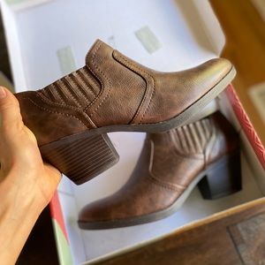 BRAND NEW IN BOX Women’s Ankle Booties